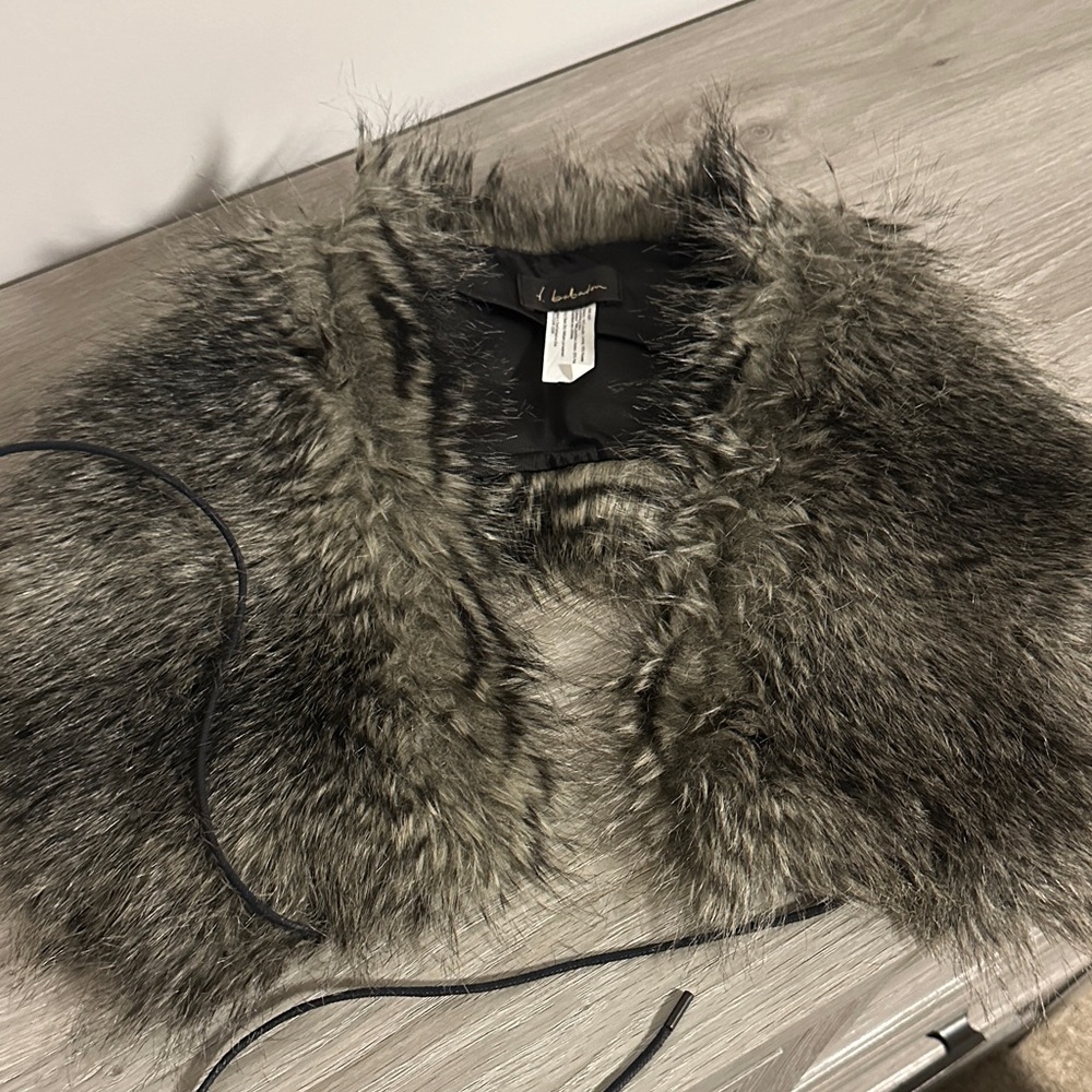 T. Babaton Gray Faux Fur Scarf Collar